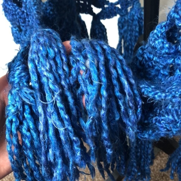 Royal blue hand knitted shall - Picture 6 of 7